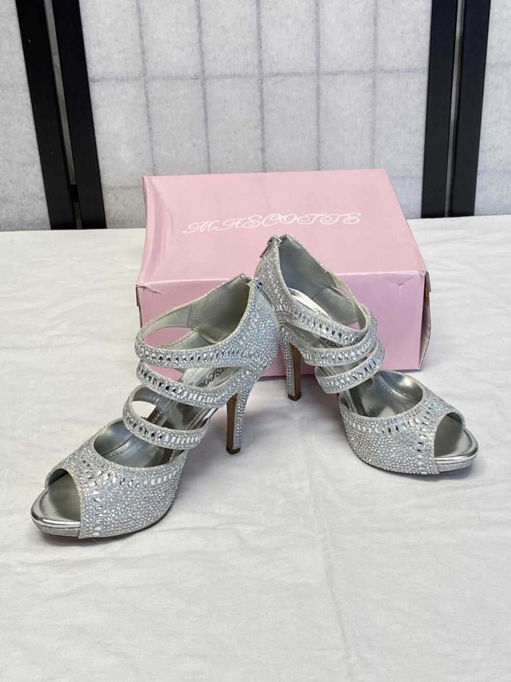 Mascotte Stella Silver Jeweled Strappy High Heel Sandals Pumps 7 Zip Back